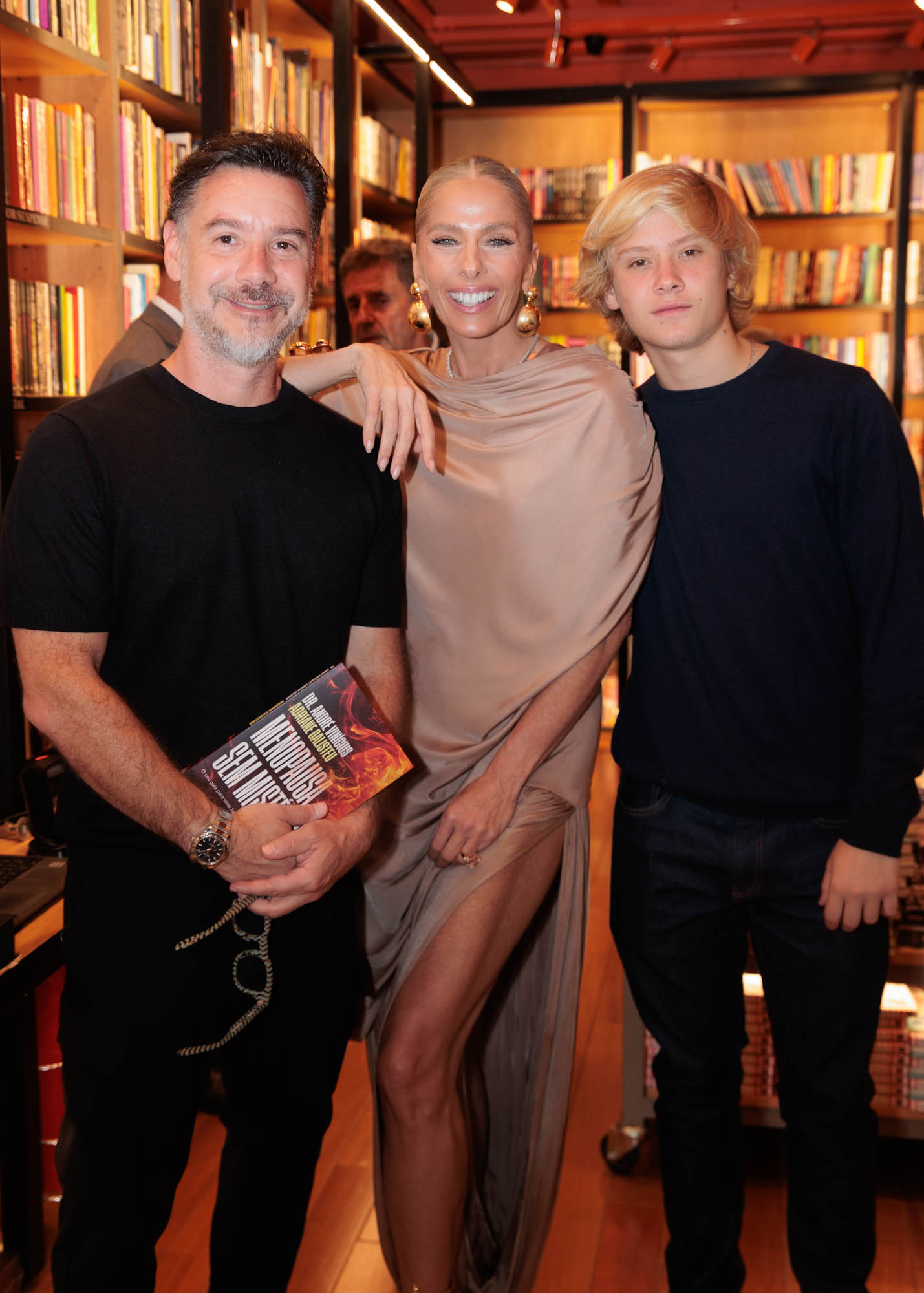 Alexandre Iódice, Adriane Galisteu e VIttorio - Foto: Clayton Felizardo / Brazilnews