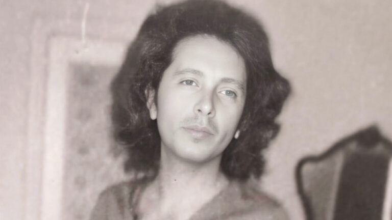 Quem é esse rapaz da foto? Ele se tornou um ícone da teledramaturgia