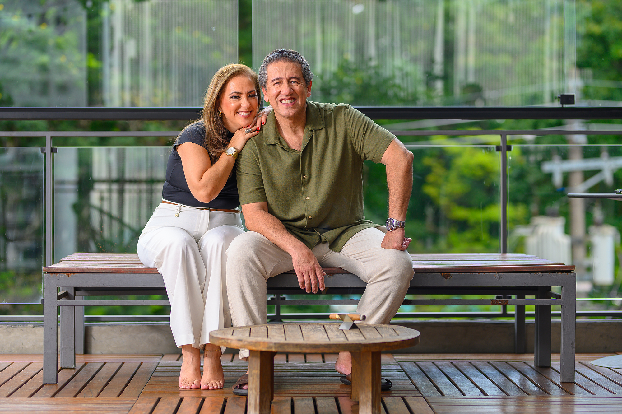 Altemar Dutra Jr faz fotos em casa com a esposa, Itaís Dutra - Foto: Sandro Filippin