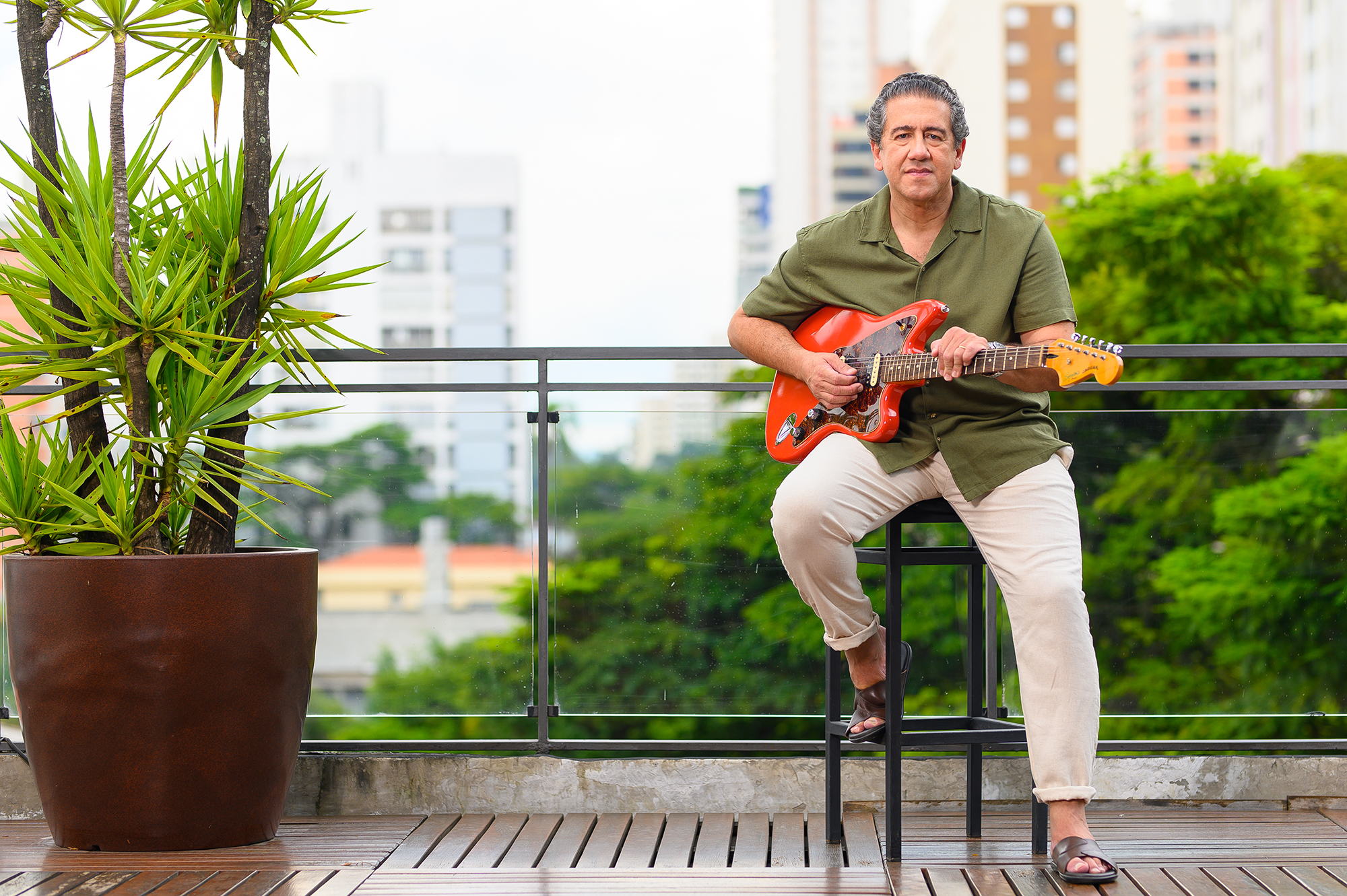 Altemar Dutra Jr faz fotos em casa com a esposa, Itaís Dutra - Foto: Sandro Filippin