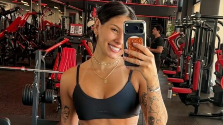 Ana Castela impressiona ao mostrar seu físico atual em foto na academia