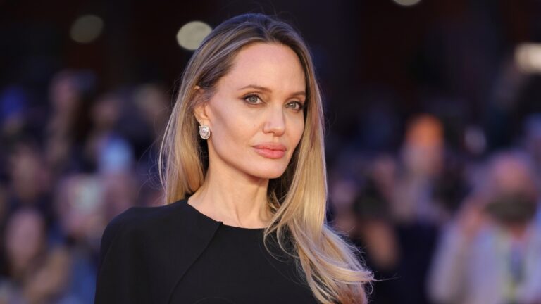 A cicatriz que Angelina Jolie decidiu mostrar: médico detalha o significado por trás da marca