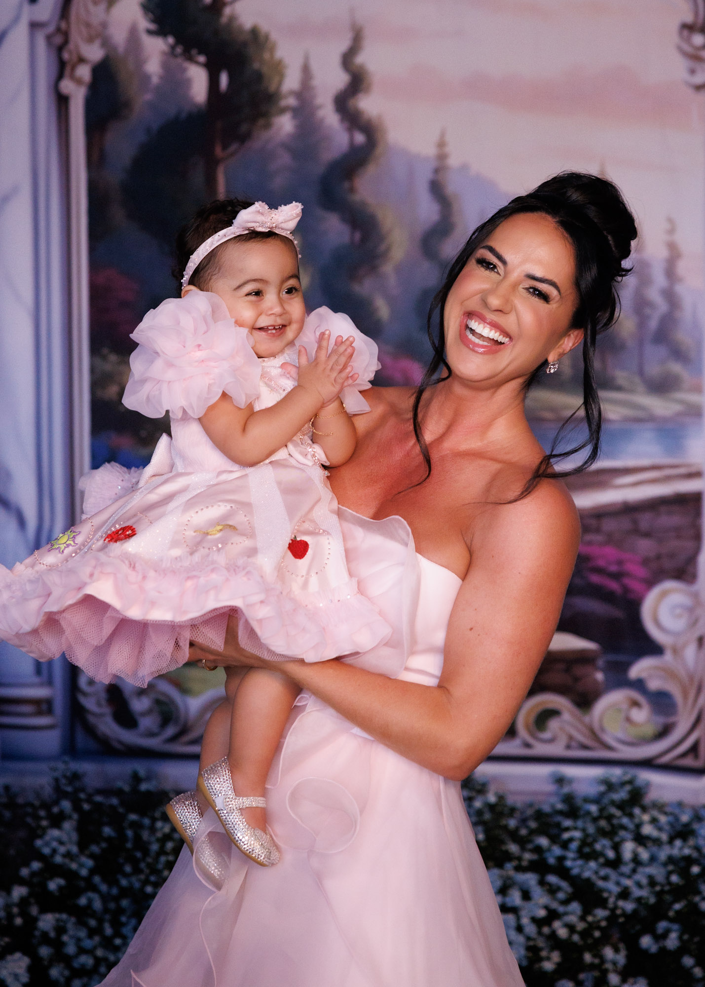 Aniversário de Clara, filha de Zezé Di Camargo e Graciele Lacerda - Foto: Brazil News
