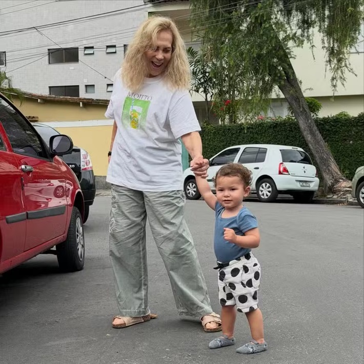Arlete Salles com o bisneto — Foto: Reprodução/Instagram