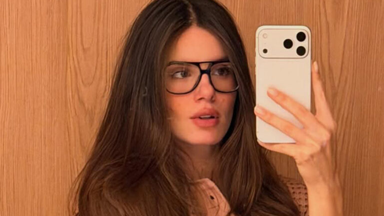Camila Queiroz exibe as lembrancinhas de maternidade da filha, Clara