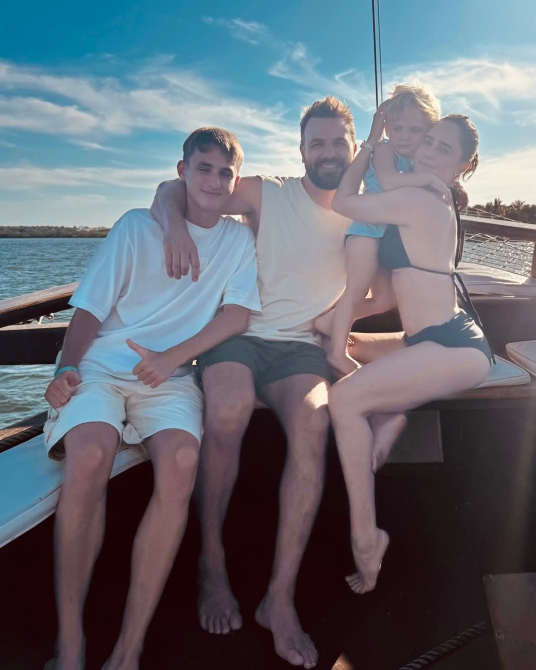 Cássio Reis com a esposa, Fernanda Vasconcellos, e os dois filhos - Foto: Reprodução / Instagram @cassioreis 