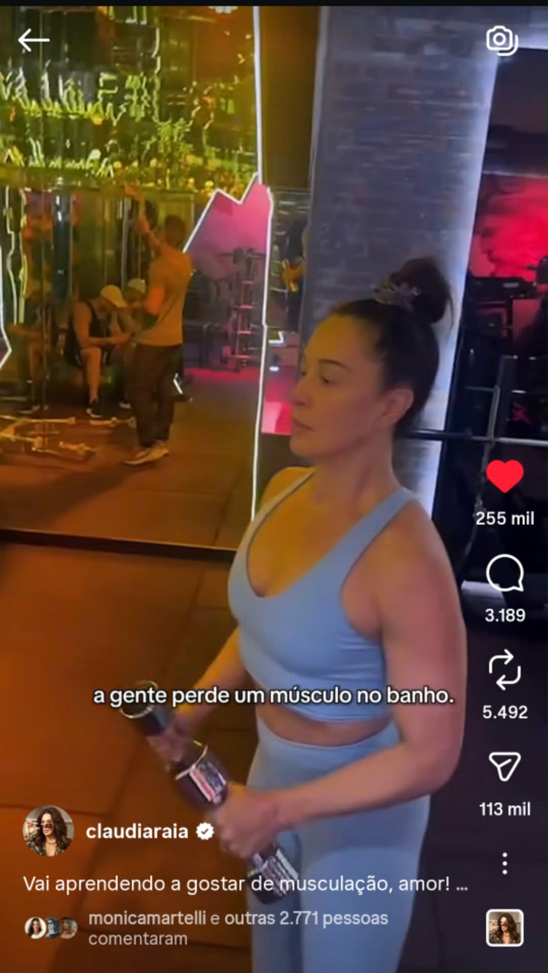 Claudia Raia fazendo musculação - Foto: @claudiaraia