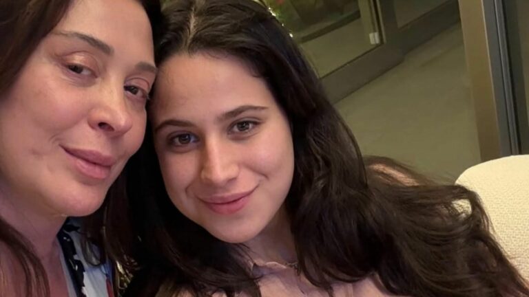 Claudia Raia encanta ao mostrar a filha com o irmão caçula: ‘Meus amores’