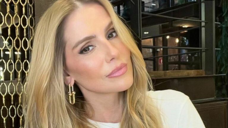 Vivendo relacionamento discreto, Deborah Secco mostra momento íntimo com o namorado