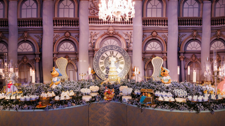 A decoração com tema de Cinderela na festa de 1 ano da filha de Zezé Di Camargo e Graciele Lacerda