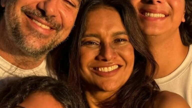 Dira Paes encanta ao postar cliques raros com o marido e os filhos