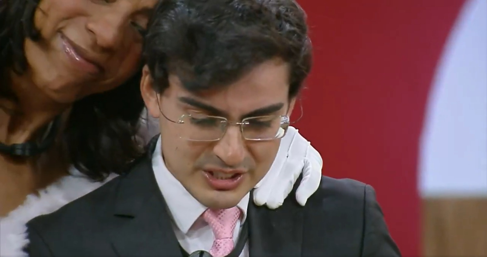 Dudu Camargo se emociona ao ler carta da mãe em A Fazenda 17 - Foto: Reprodução / Record TV 