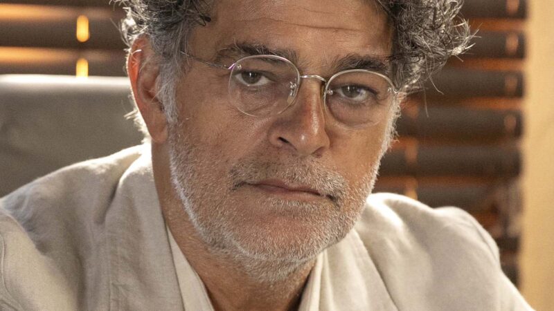Eduardo Moscovis interpreta Rogério na novela Três Graças - Foto: Globo/Manoella Mello