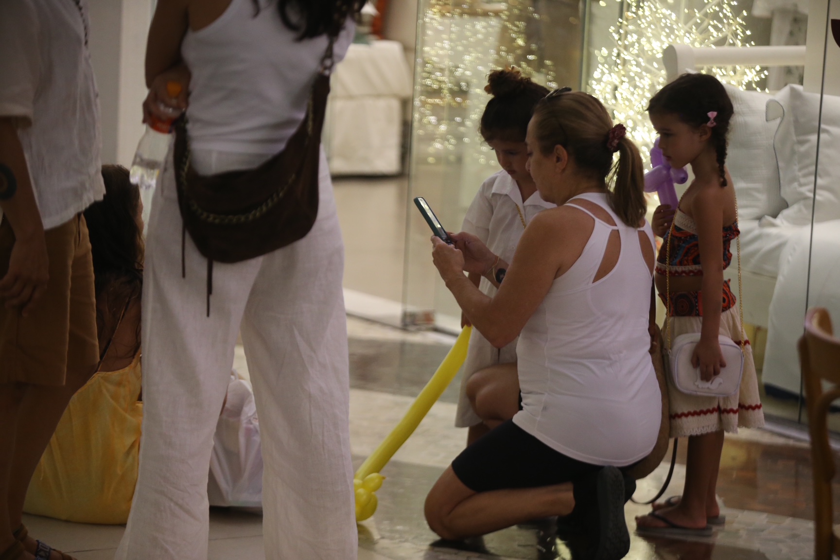 Filhas de Nanda Costa em passeio com as mães - Foto; Thiago Martins/ Agnews