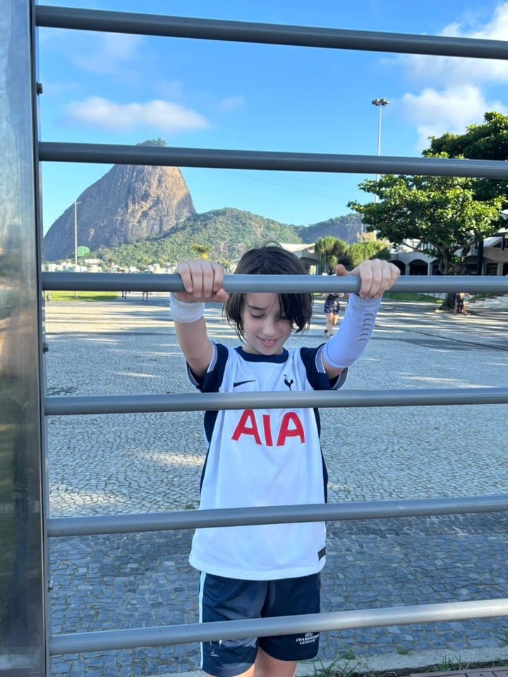 Pedro, filho de Alinne Moraes - Foto: Reprodução / Instagram @alinnemoraes 