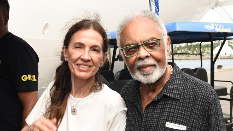 Gilberto Gil embarca em seu navio para fazer shows nesta semana