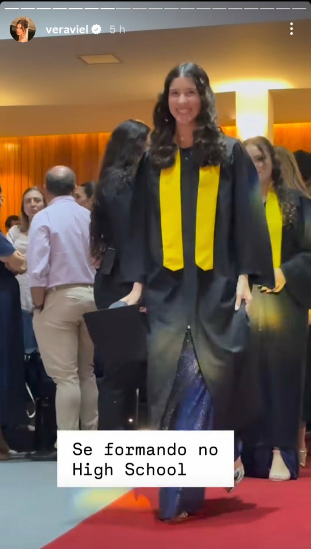 Filha de Rodrigo Faro e Vera Viel se forma no Ensino Médio