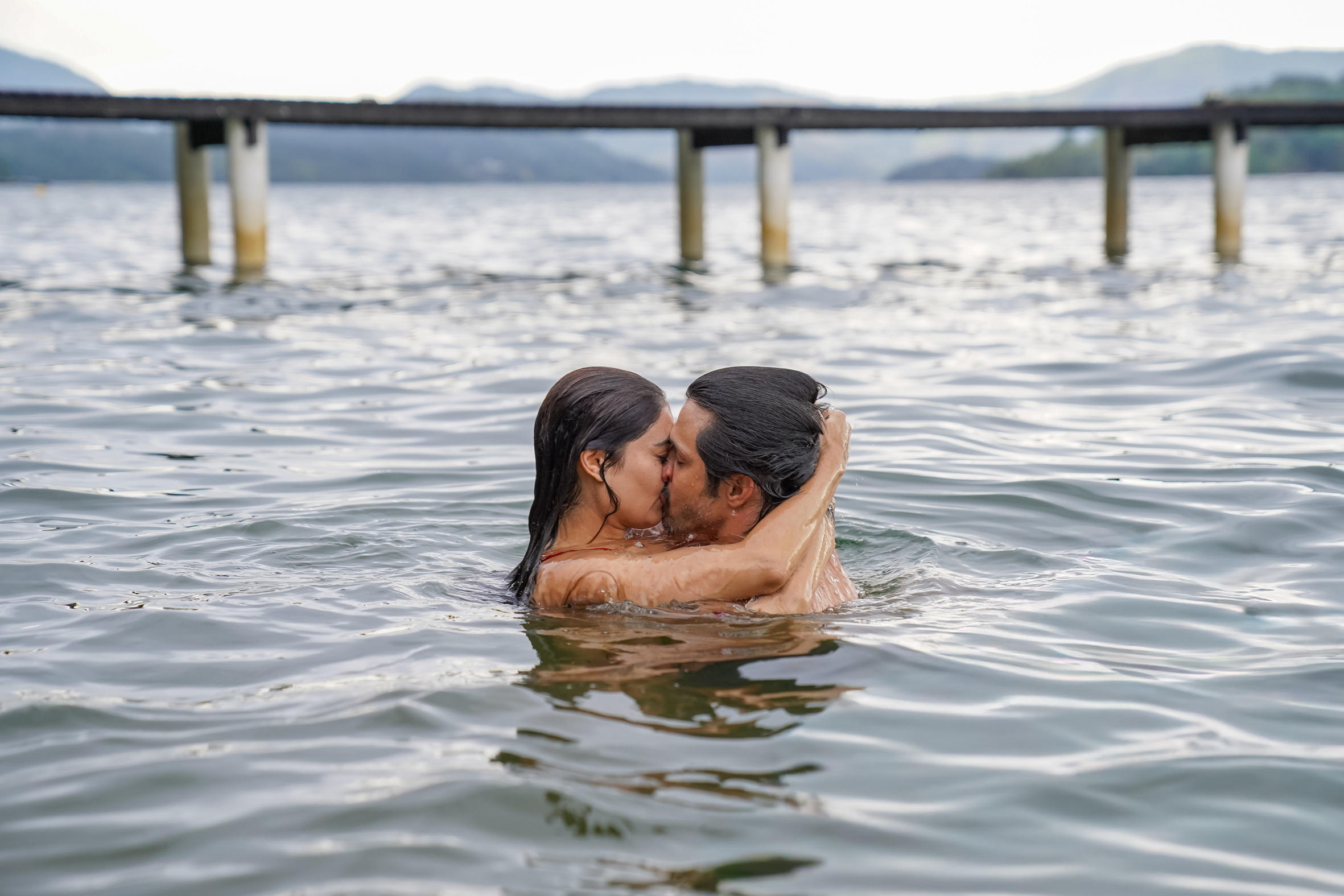 Gerluce (Sophie Charlotte) e Paulinho (Romulo Estrela) na novela Três Graças - Foto: Globo/ Victor Antunes