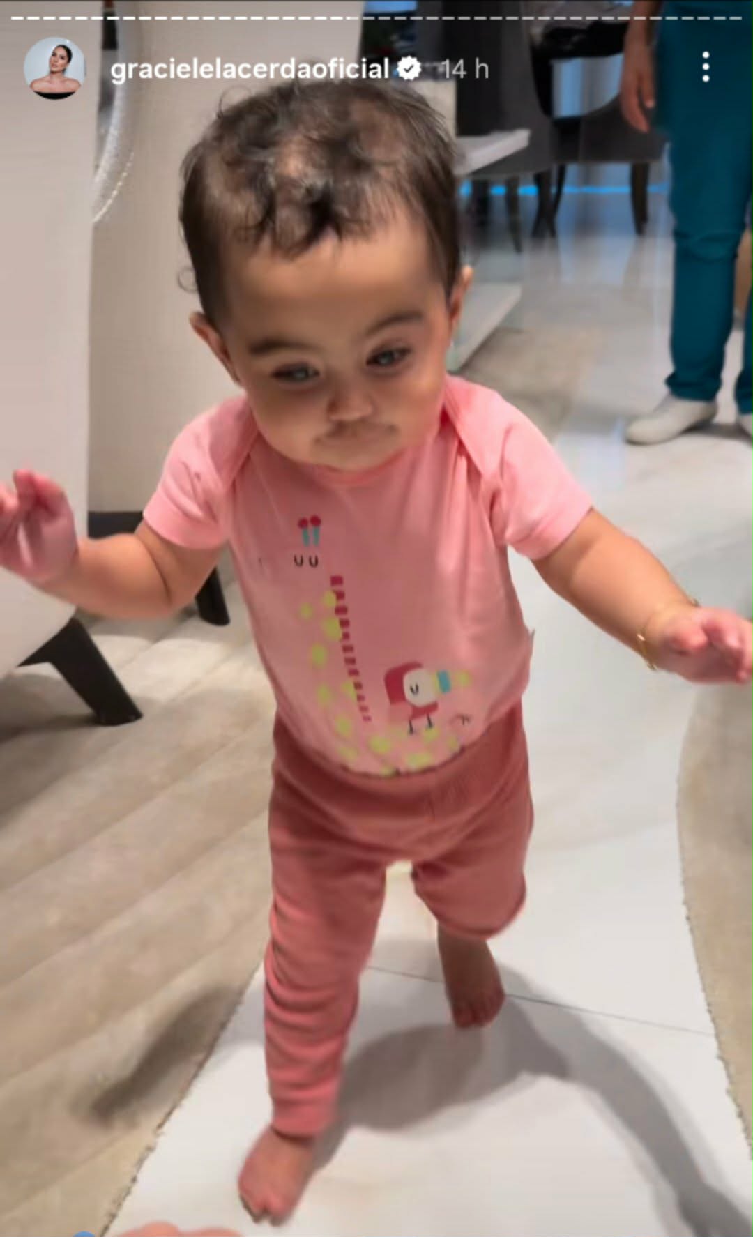 Graciele Lacerda mostra a filha andando - Foto: @gracielelacerdaoficial