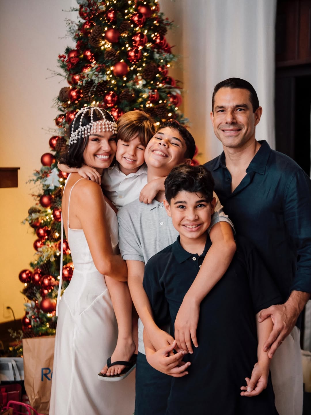 Isis Valverde e Marcus Buaiz com os filhos - Foto: Reprodução / Instagram @marcusbuaiz 