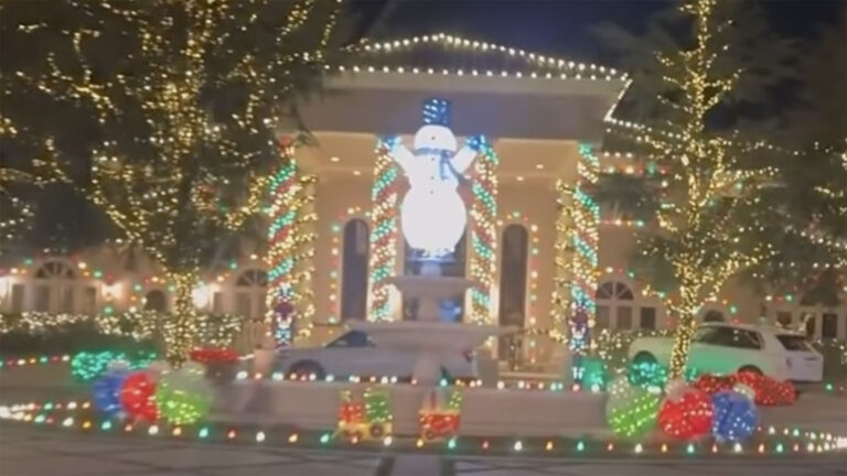 Ator que teve hemorragia cerebral mostra sua mansão superiluminada para o Natal