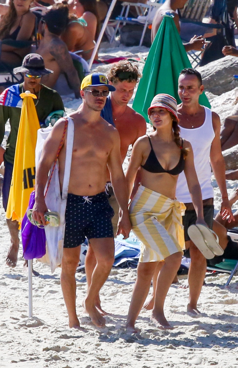 José Loreto curte dia na praia com Fernanda Marques - Foto: JC Pereira / AgNews