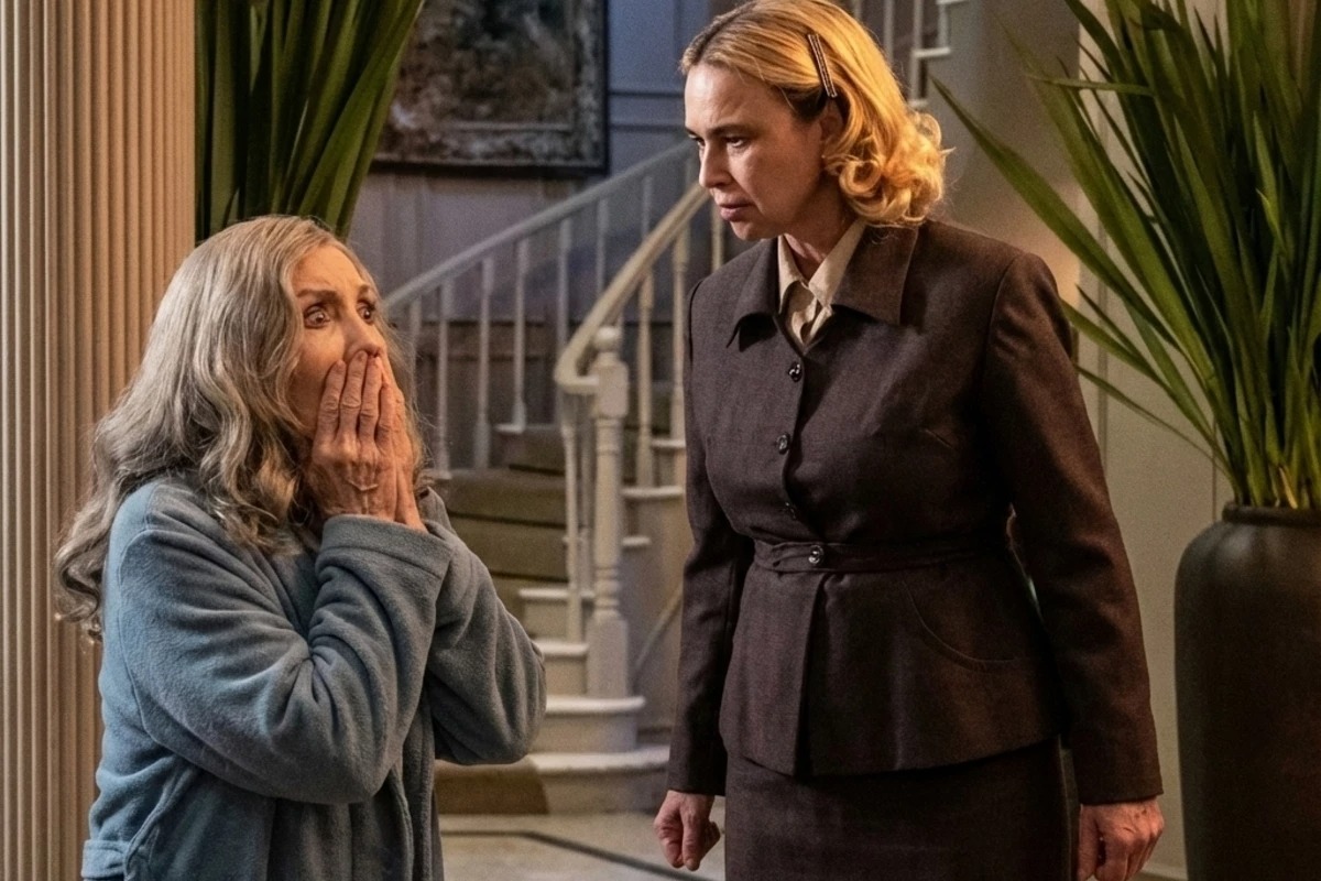 Josefa (Arlete Salles) e Helga (Kelzy Ecard) em Três Graças - Foto: Reprodução / TV Globo