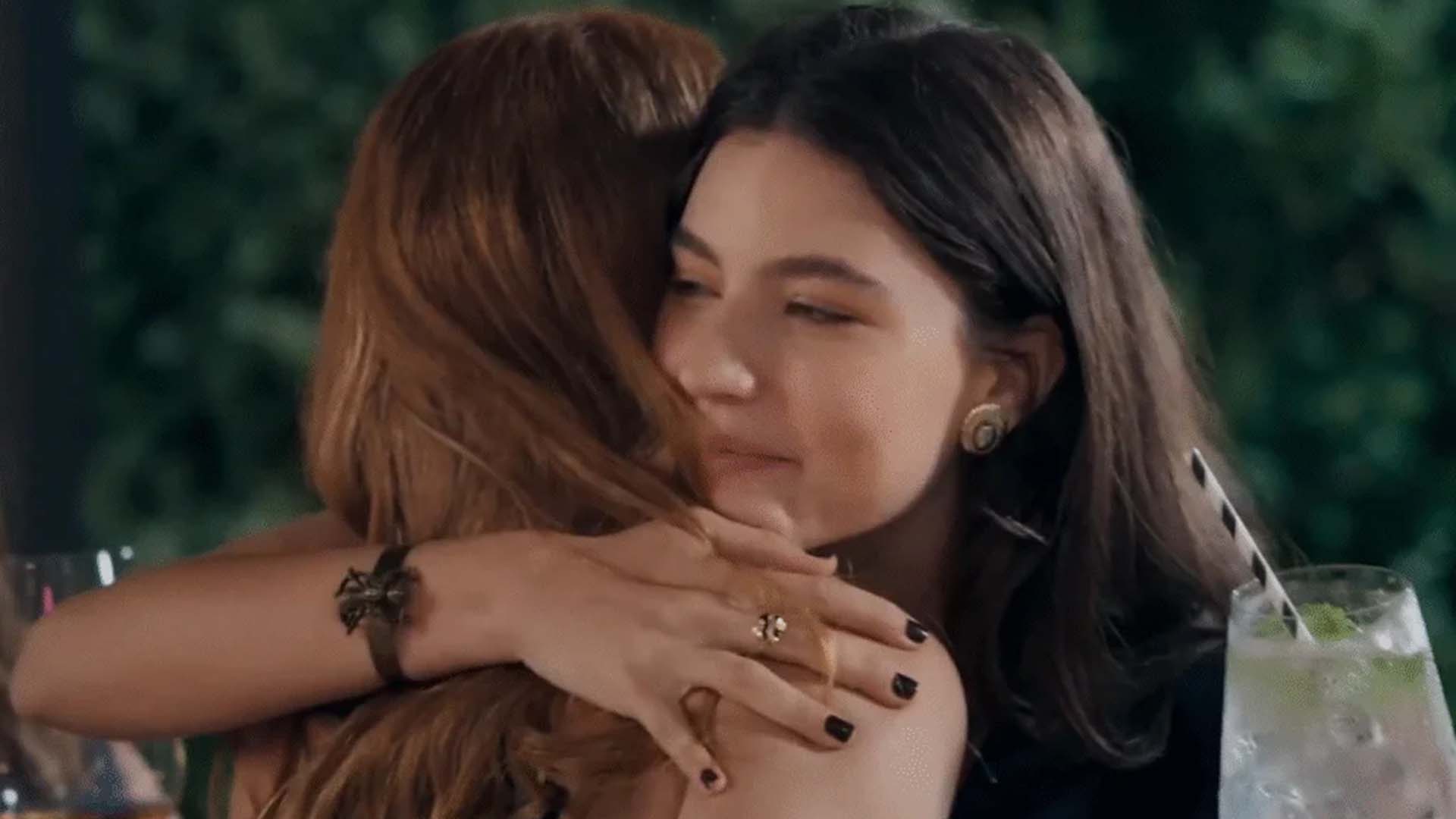 Personagens Lorena e Juquinha em cena da novela Três Graças - Foto: Reprodução / Globo