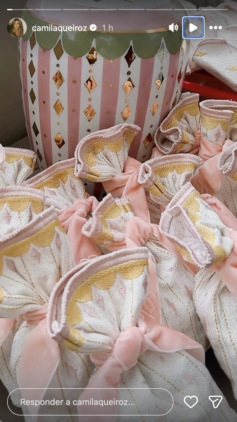 Lembrancinhas de maternidade da filha de Camila Queiroz e Klebber Toledo - Foto: Reprodução / Instagram