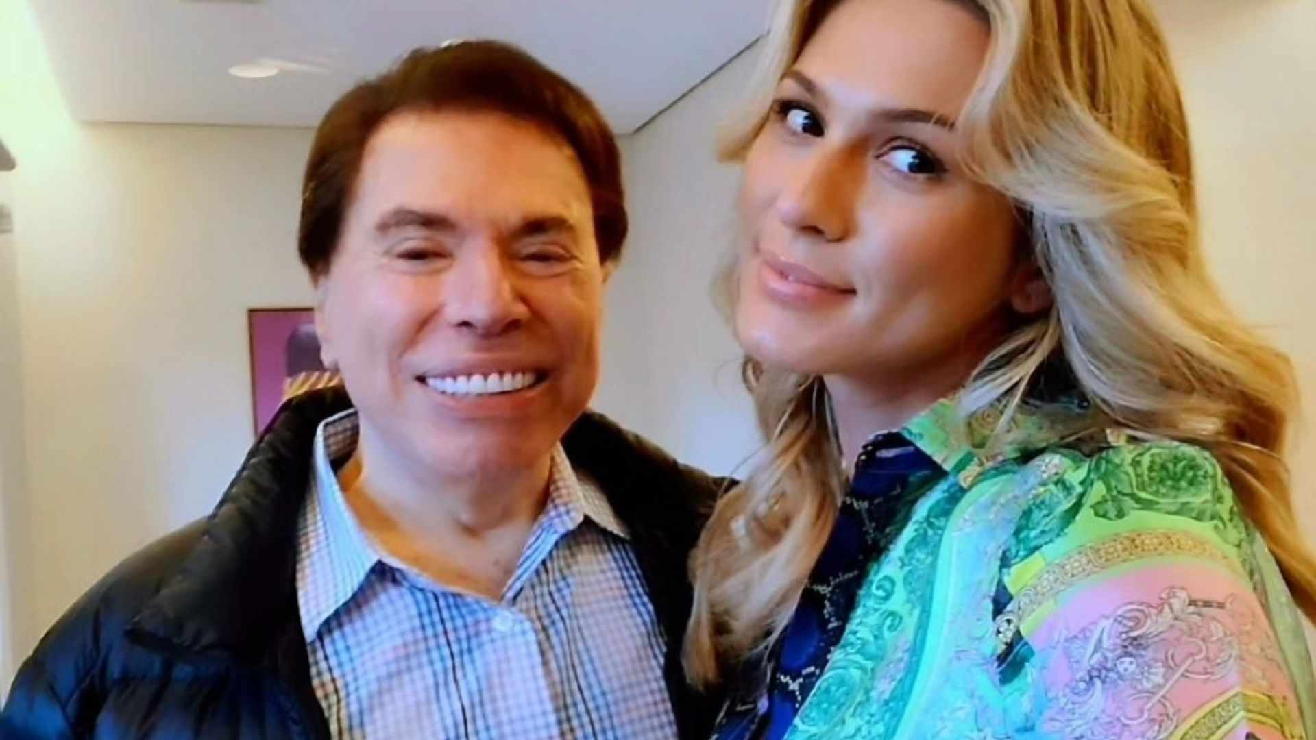 Lívia Andrade quando encontrou Silvio Santos em salão de beleza após sua saída do SBT