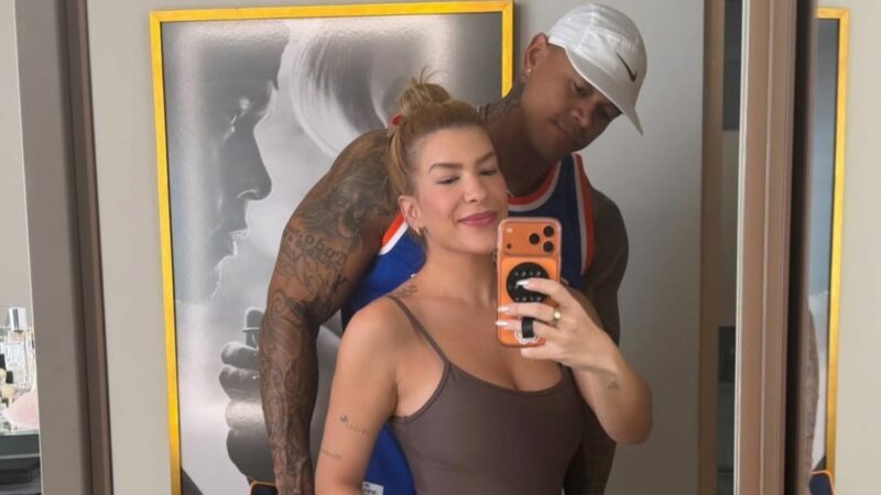 Grávida, Lore Improta mostra como está sua barriga em foto com Léo Santana
