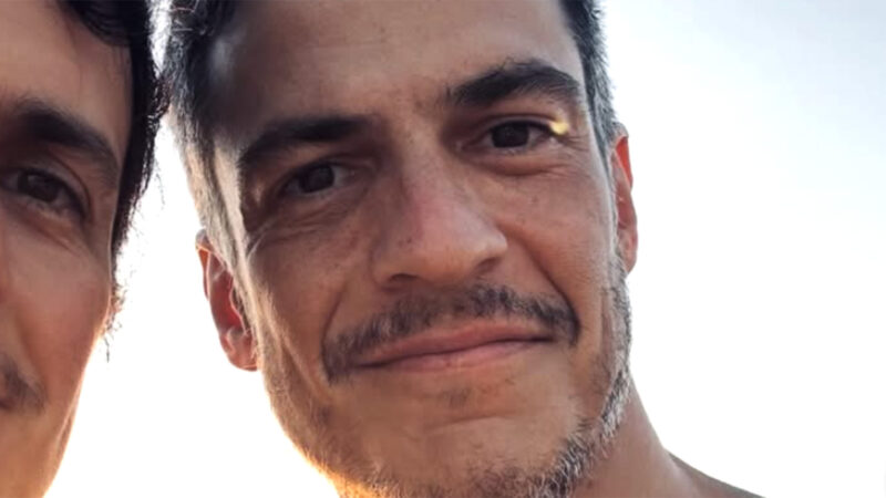 Semelhança física de Mateus Solano com irmão que é bailarino rouba a cena em nova foto