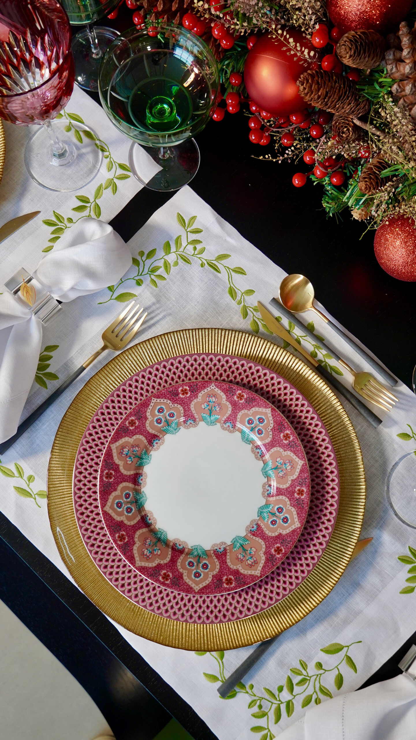 Claudia Raia mostra a decoração de sua mesa para o Natal - Foto: Divulgação