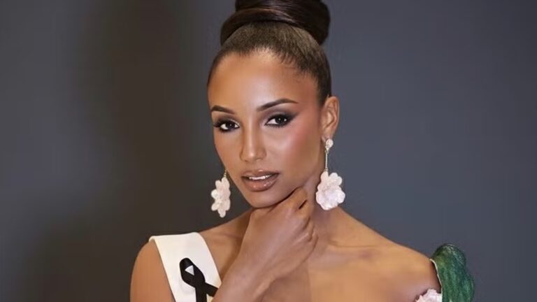 Miss Jamaica teve hemorragia e lesões graves após queda no Miss Universo; saiba como ela está