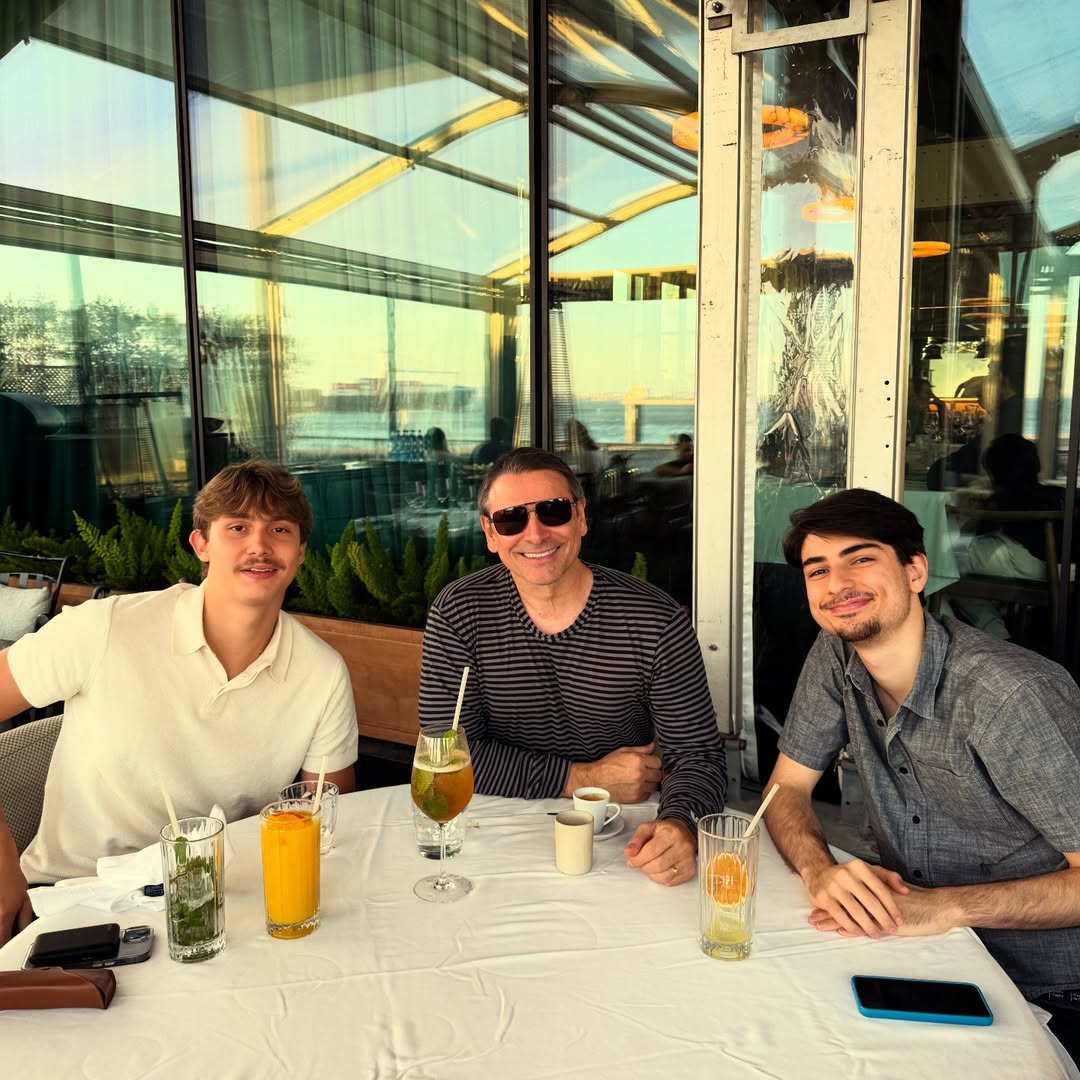 Murilo Rosa com o filho mais velho, Lucas, e o afilhado, Miguel - Foto: Reprodução / Instagram @murilorosa_oficial