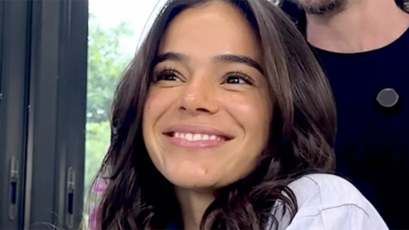Bruna Marquezine exibe novo corte de cabelo após colocar aplique nos fios