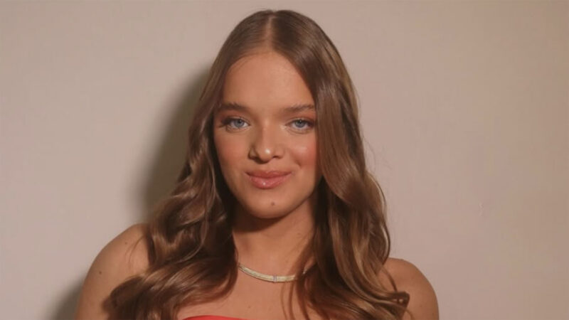 Rafaella Justus surge toda produzida com look vermelho para noite especial