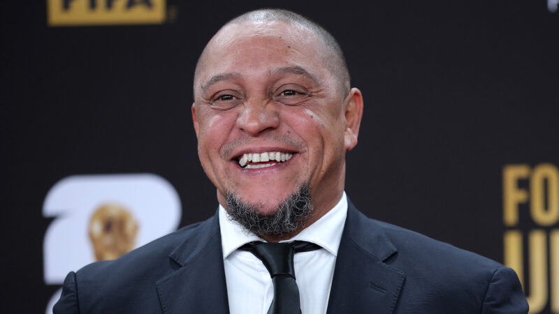 Ex-jogador Roberto Carlos sofre complicação em cirurgia no coração, diz jornal
