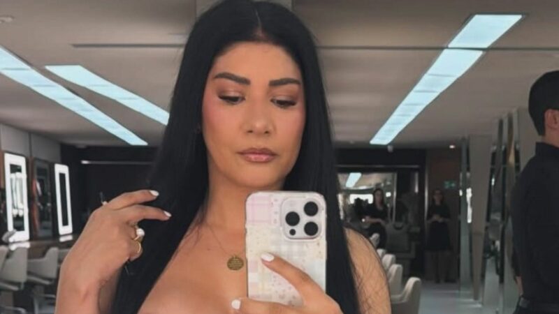 Em rara aparição, Simaria Mendes impressiona ao exibir cintura bem fina