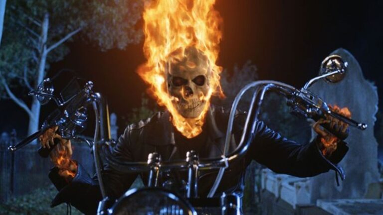 Ator icônico do filme Motoqueiro Fantasma gastou mais de US$ 150 milhões em itens excêntricos