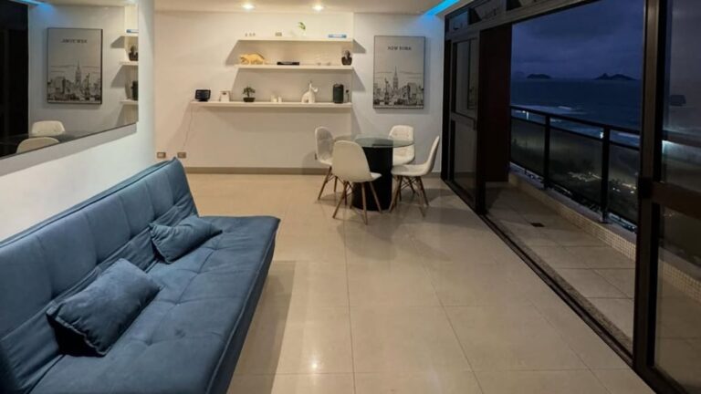 Ator realiza sonho morando em apartamento de 106 m² com vista para o mar: ‘Me sinto muito sortudo’