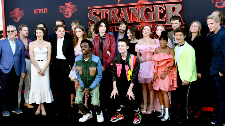 Aos 21, ator de Stranger Things tem R$ 16 milhões na conta e leva vida dupla