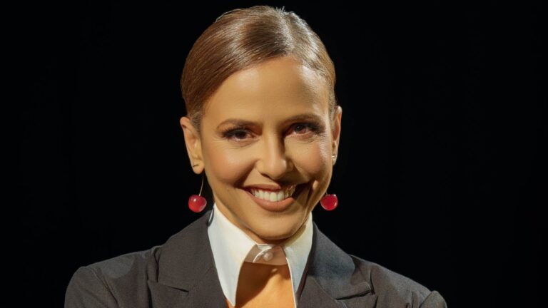 Longe das novelas, Fernanda de Freitas estreia peça sobre redes sociais em São Paulo