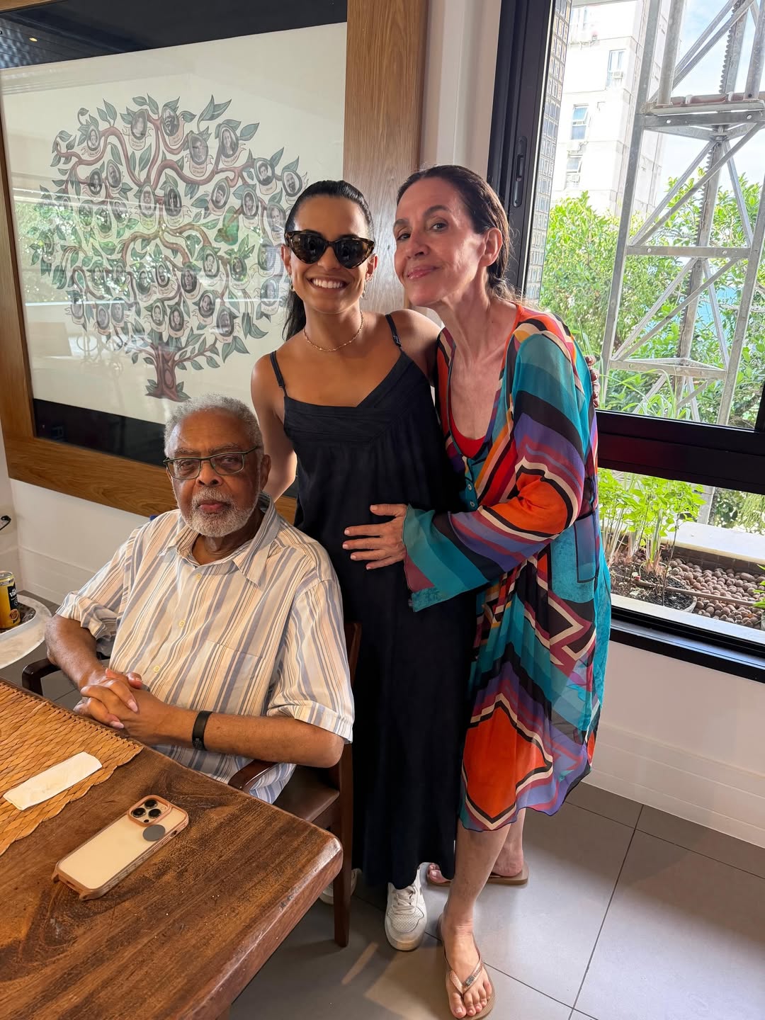 Flora Gil celebra gravidez de casal da GloboNews — Foto: Reprodução/ Instagram