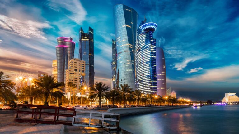 Com fundos de 525 bilhões de dólares, Qatar se aproxima do Brasil de olho em oportunidades