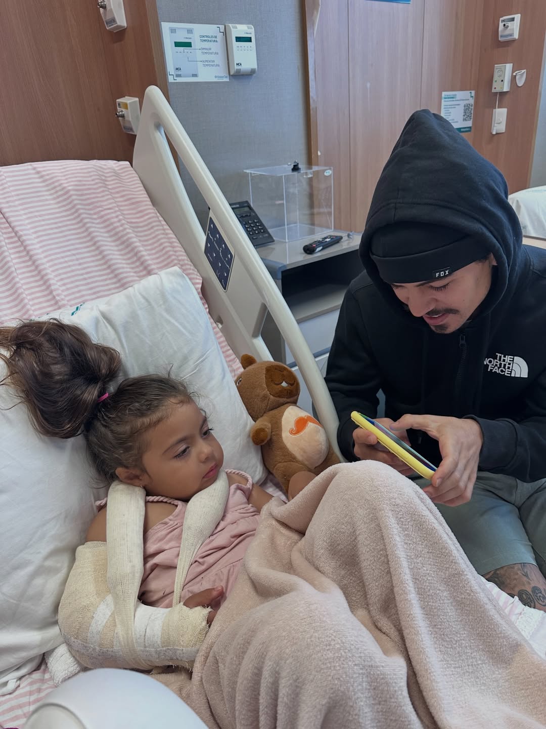 Filha de Tays Reis e Biel passa por cirurgia de emergência — Foto: Reprodução/Instagram @taysreis