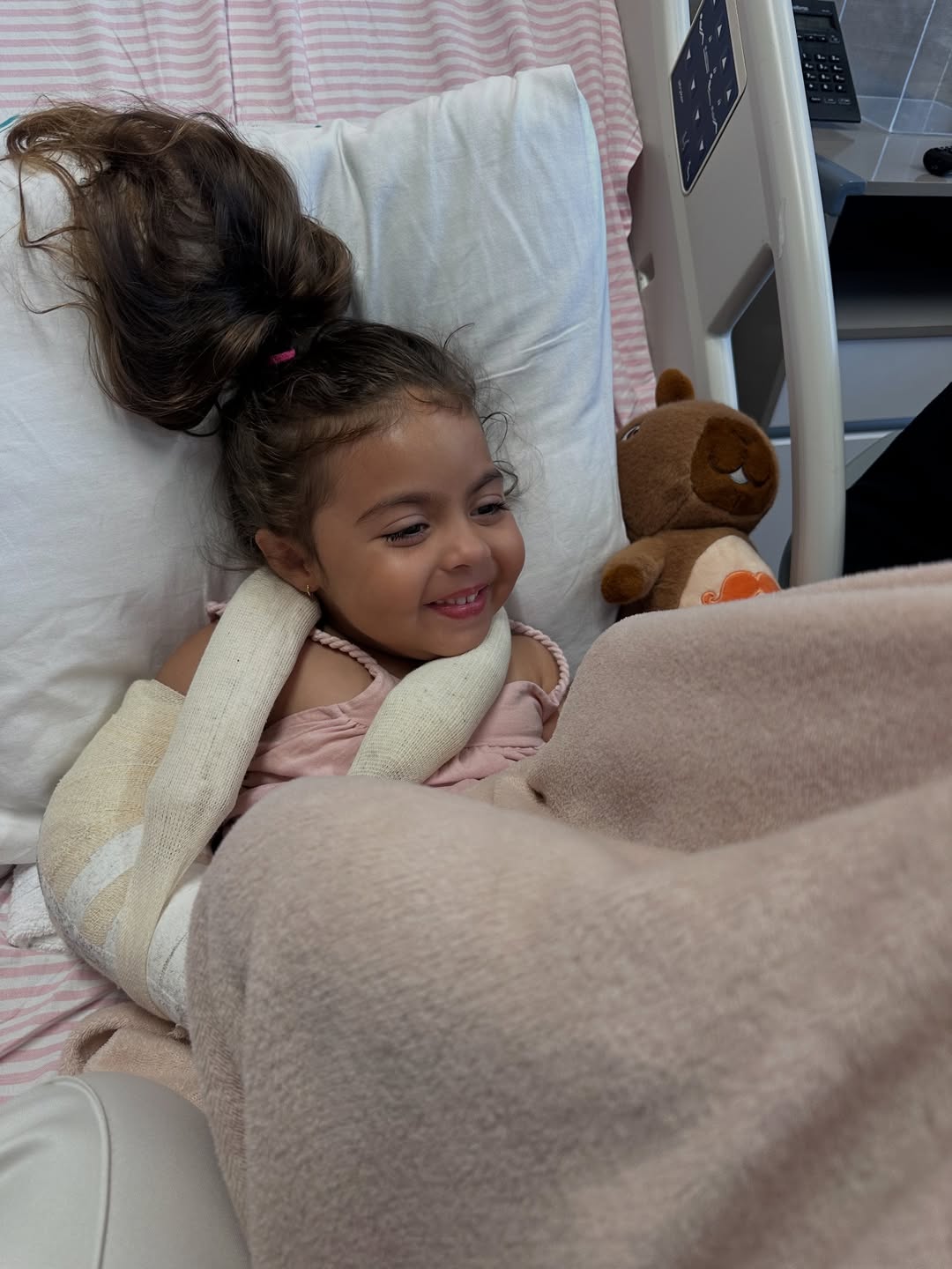 Filha de Tays Reis e Biel passa por cirurgia de emergência — Foto: Reprodução/Instagram @taysreis