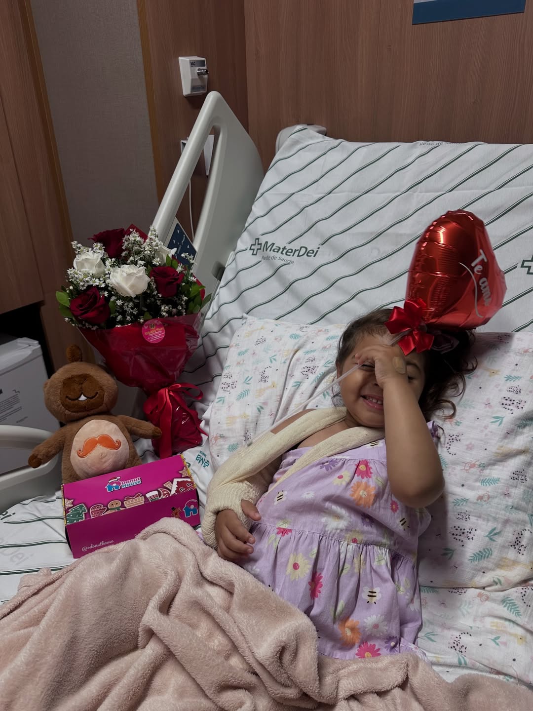 Filha de Tays Reis e Biel passa por cirurgia de emergência — Foto: Reprodução/Instagram @taysreis