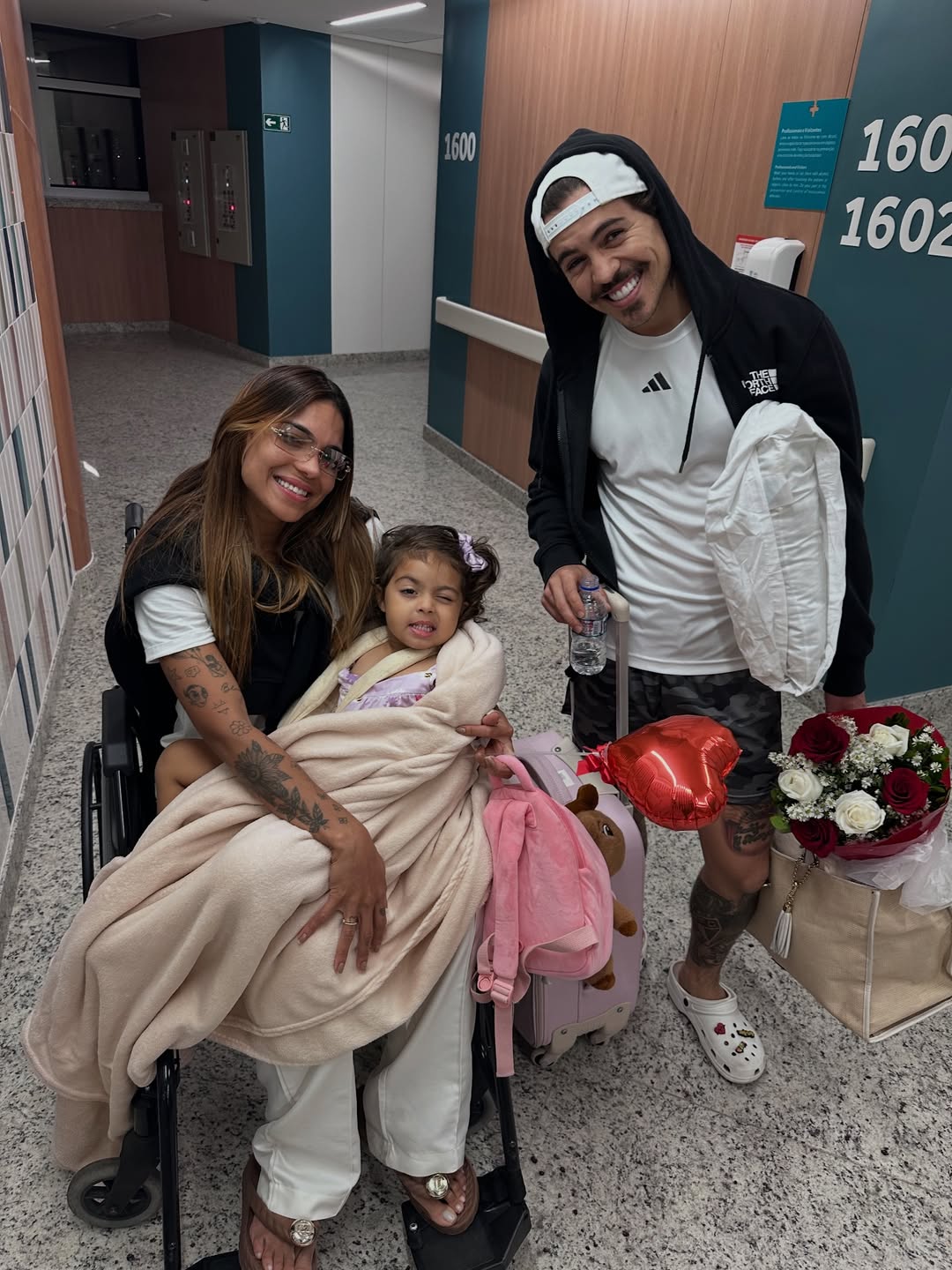 Filha de Tays Reis e Biel passa por cirurgia de emergência — Foto: Reprodução/Instagram @taysreis