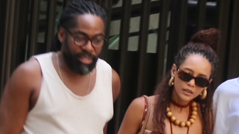 Tais Araújo e Lázaro Ramos fazem rara aparição com os 2 filhos em passeio